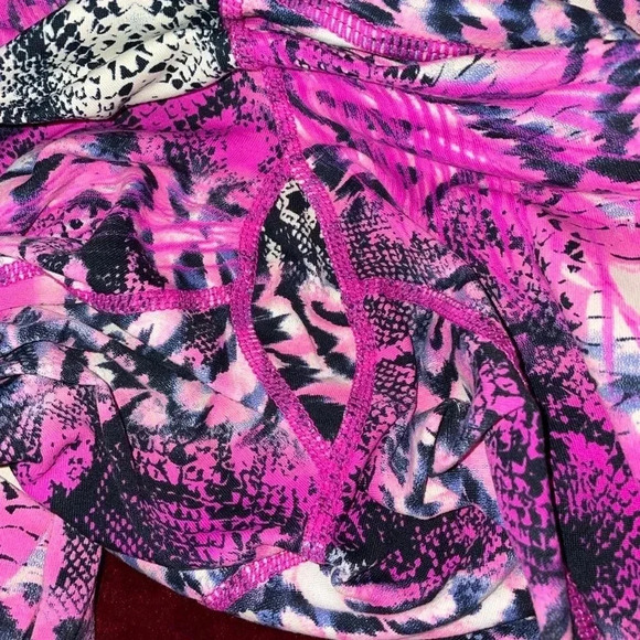 Lululemon wonder under (rare) crop - Picture 4 of 6